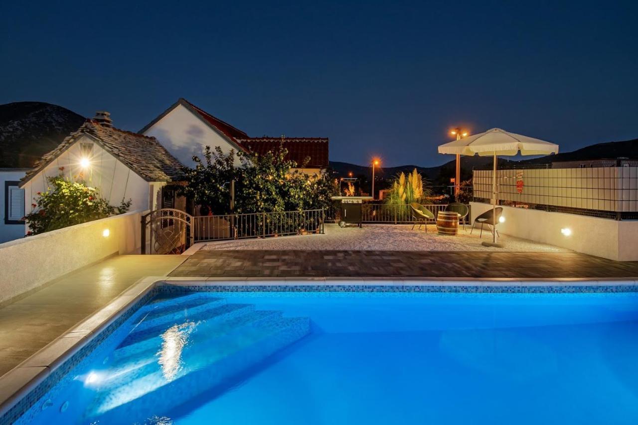House Camellia With Fenced Pool And Playground Villa Blizna Donja Exterior photo