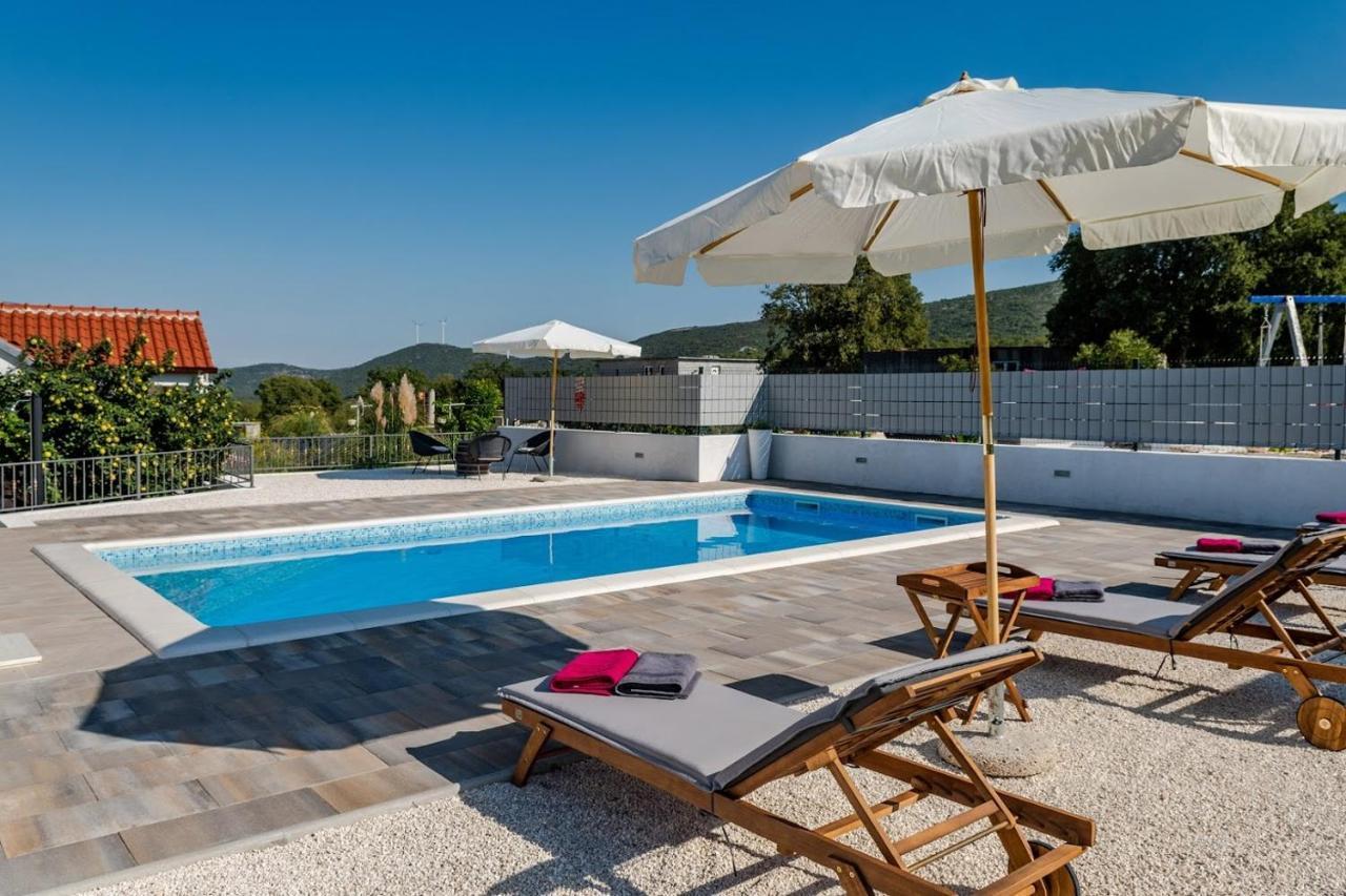 House Camellia With Fenced Pool And Playground Villa Blizna Donja Exterior photo