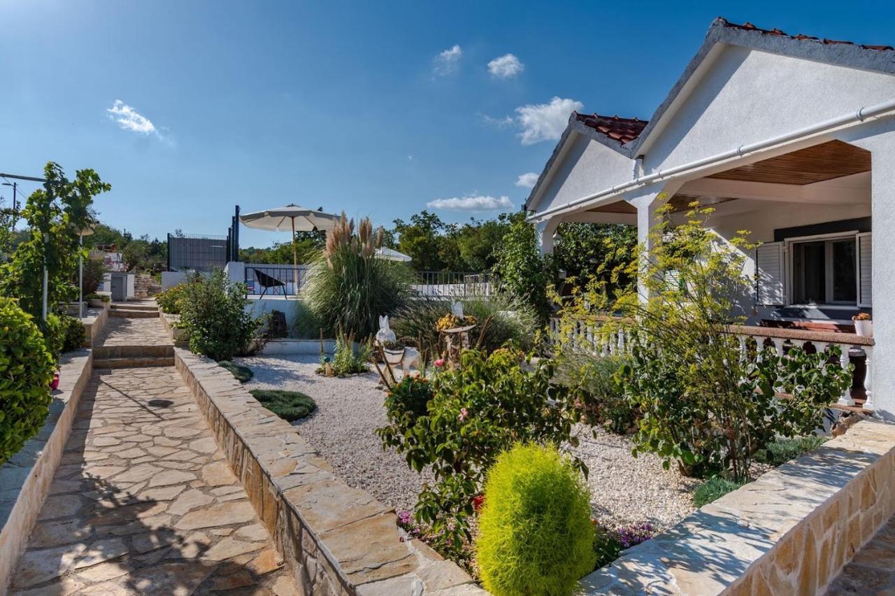 House Camellia With Fenced Pool And Playground Villa Blizna Donja Exterior photo