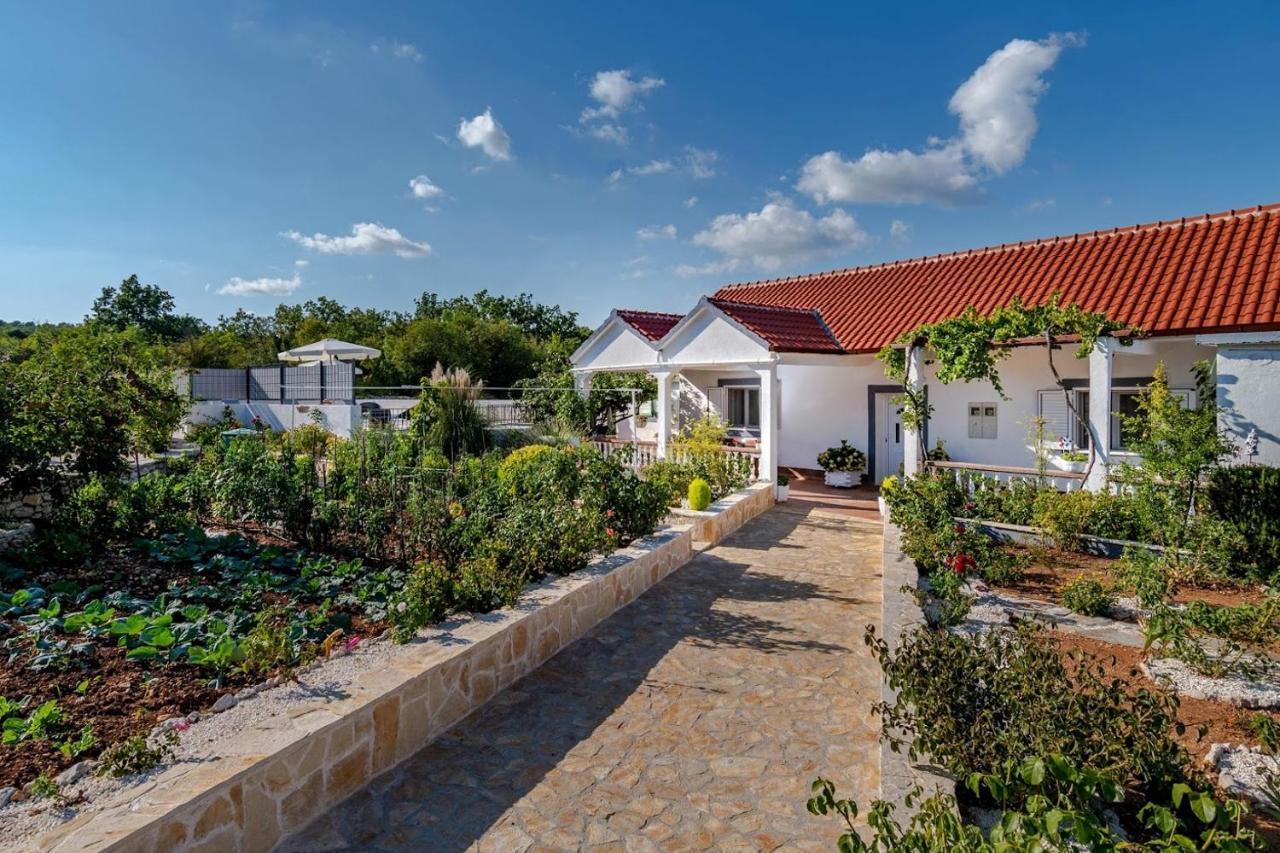 House Camellia With Fenced Pool And Playground Villa Blizna Donja Exterior photo